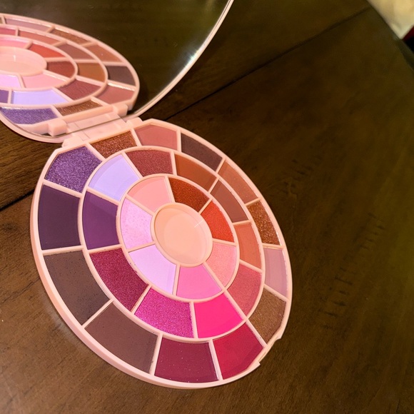 P. Louise Off The Record Palette - Picture 2 of 11